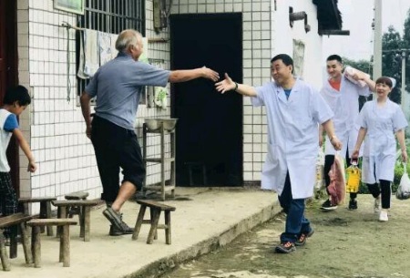 CDTV-3《健康成都》报道:军盛党支部进山看望癫痫患者