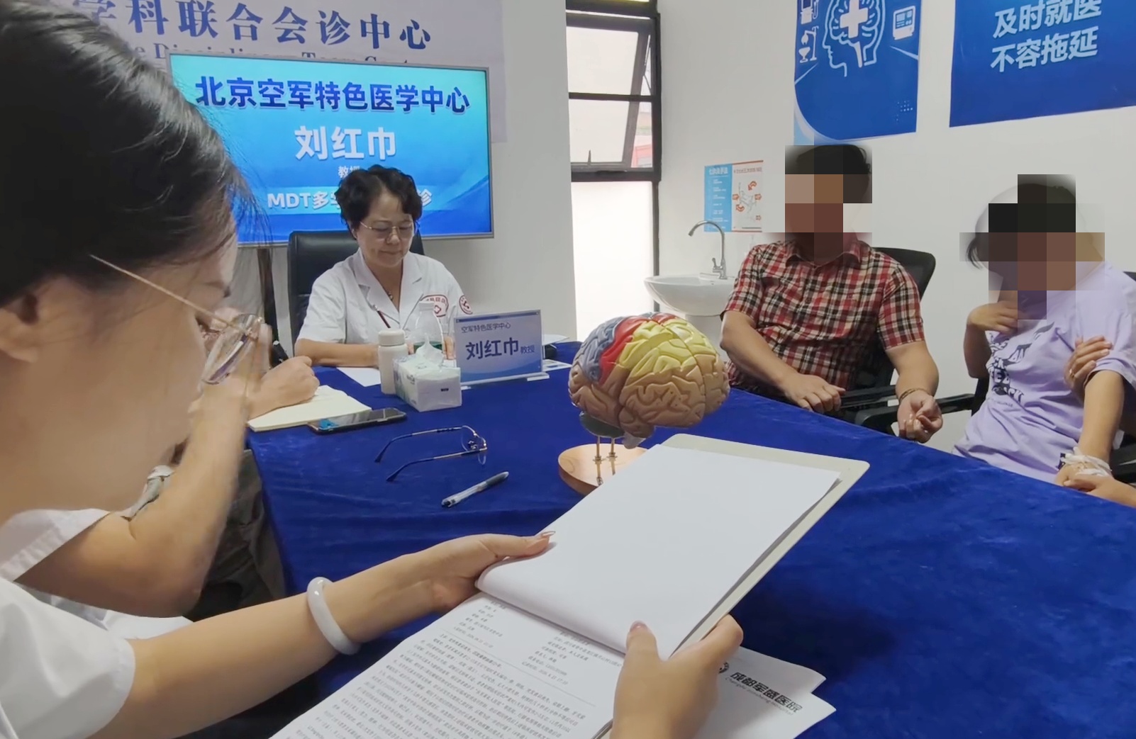 　　8月22日至23日刘红巾教授成都军盛医院疑难癫痫专场会诊圆满结束